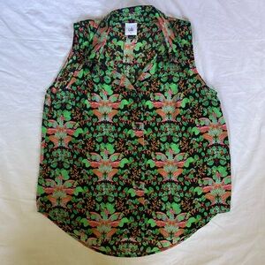 NWOT CAbi Tropical Patterned Sleeveless Notched Collar Blouse
